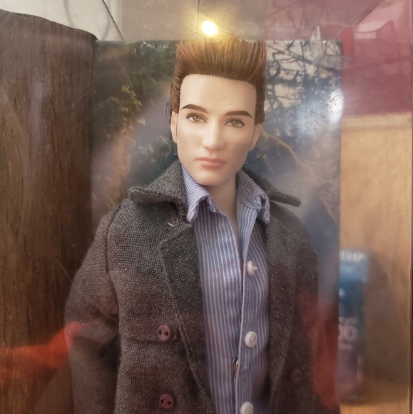 Twilight Edward Cullen Barbie - Picture 2 of 4